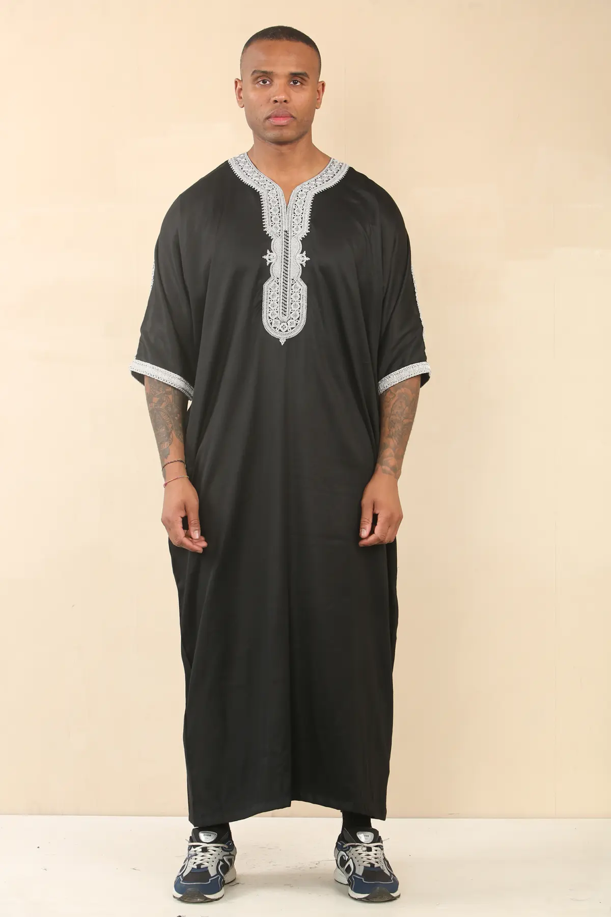 HM62 - Men's Black Moroccan Thobe Silver Embroidery Gandoura - Image 3