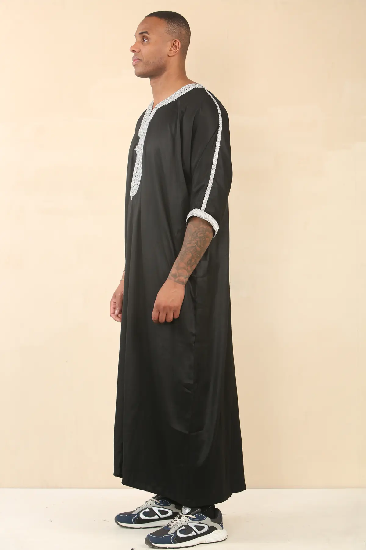 HM62 - Men's Black Moroccan Thobe Silver Embroidery Gandoura - Image 5