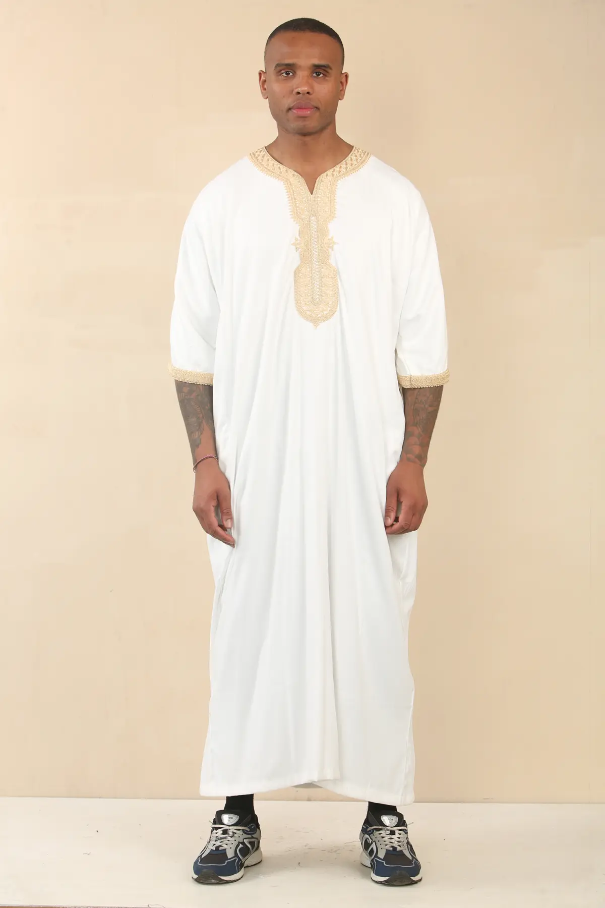HM62 - Men's White Moroccan Thobe Gold Embroidery Gandoura - Image 3