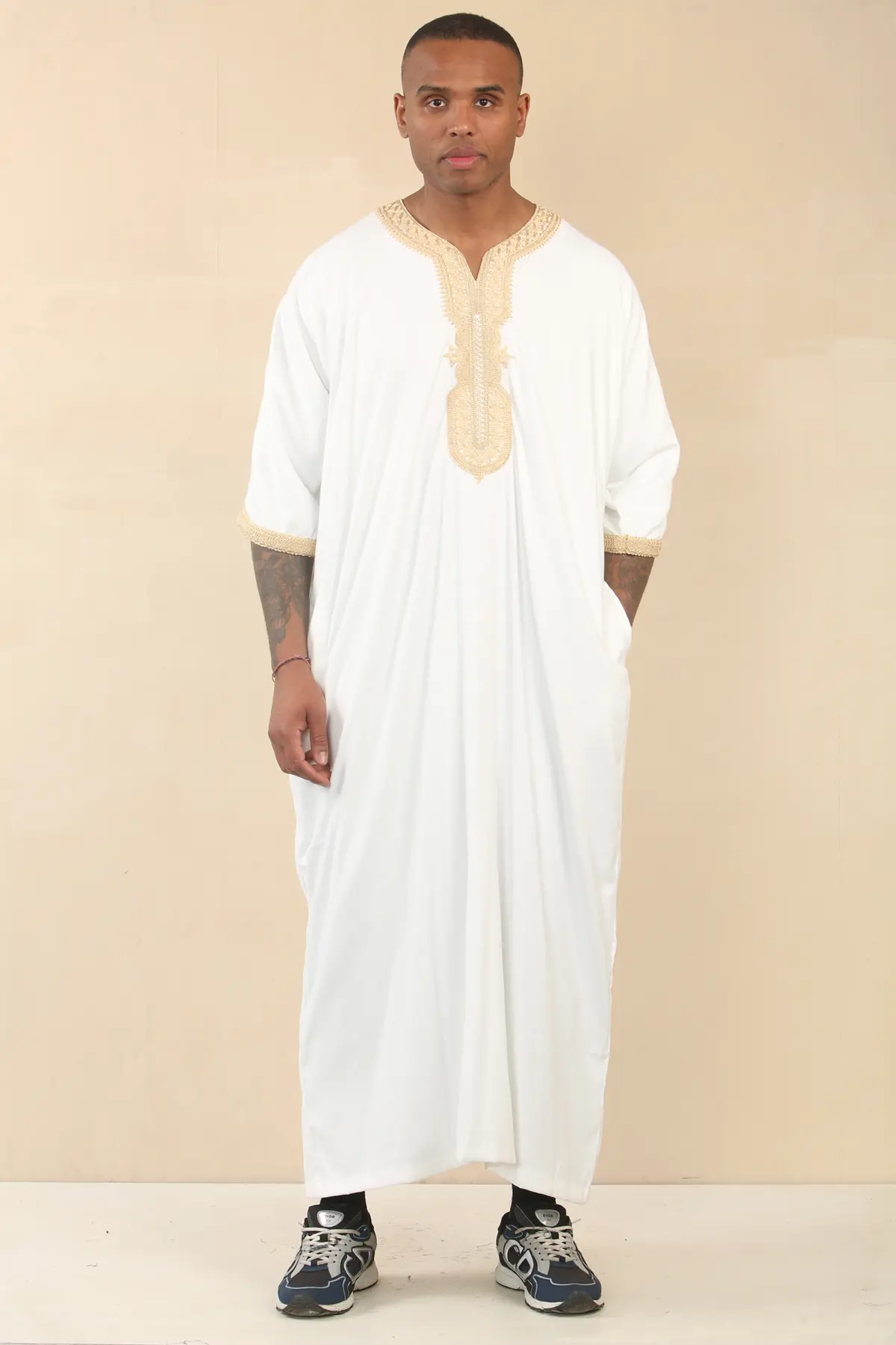 HM62 - Men's White Moroccan Thobe Gold Embroidery Gandoura - Image 4