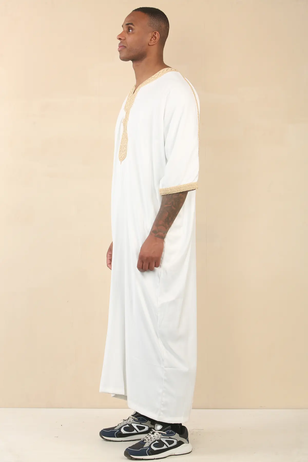 HM62 - Men's White Moroccan Thobe Gold Embroidery Gandoura - Image 5