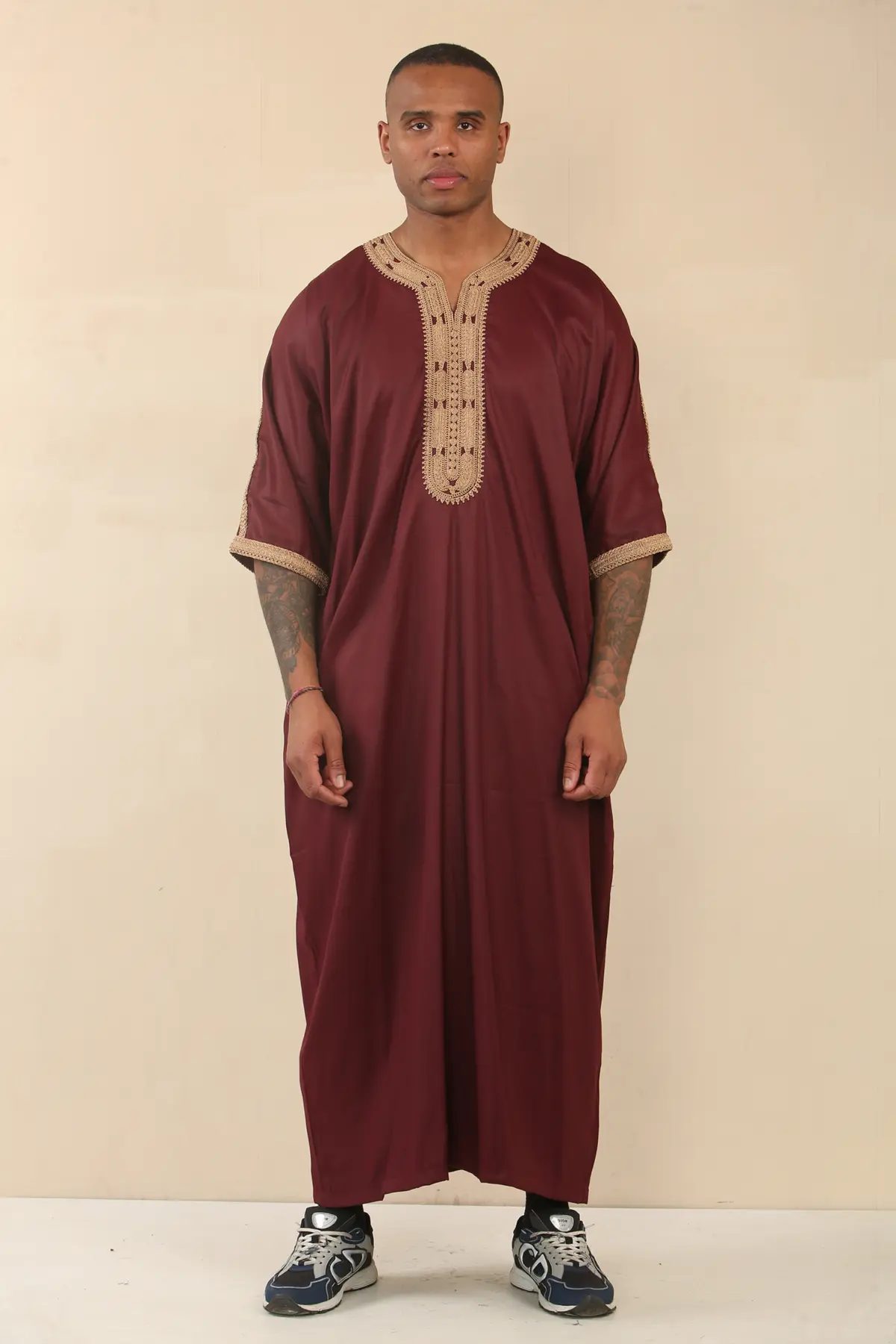 HM63 - Men's Burgundy Moroccan Thobe Gold Embroidery - Image 2