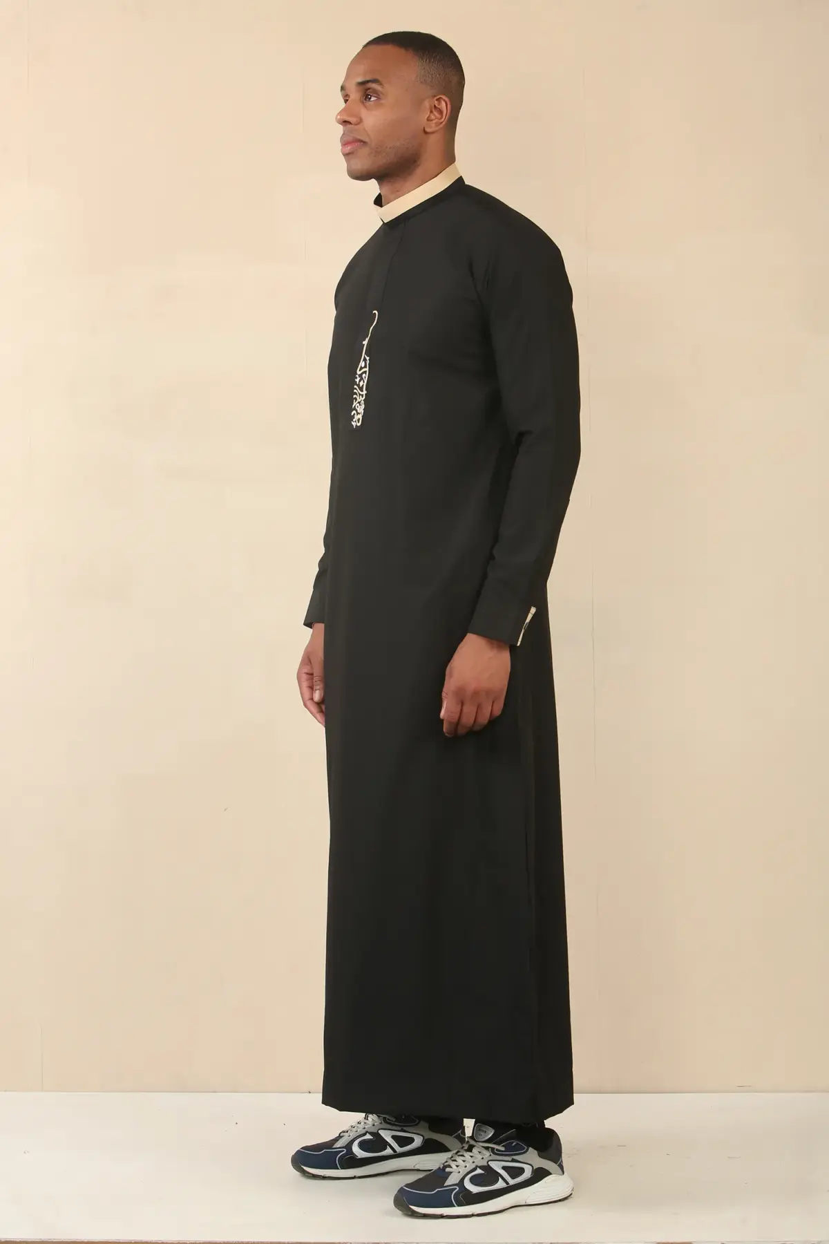 ED-200 - Men's Black Nehru Round Collar Embroidery Thobe - Image 5